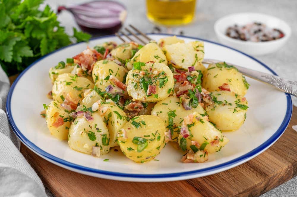 Kartoffelsalat, la ensalada de patata alemana, uno de sus platos más populares y tradicionales