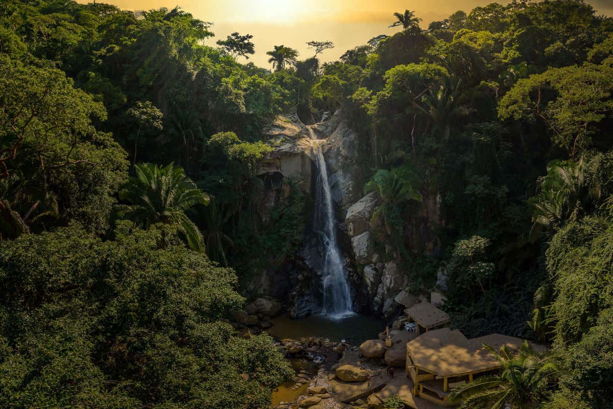 Cascada de Yelapa, una caída de agua natural en mitad de la selva