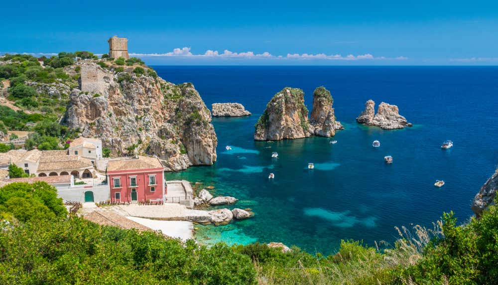 I Faraglioni di Scopello, una delle spiagge più belle della Sicilia e uno dei luoghi in cui andare per godersi il mare siciliano