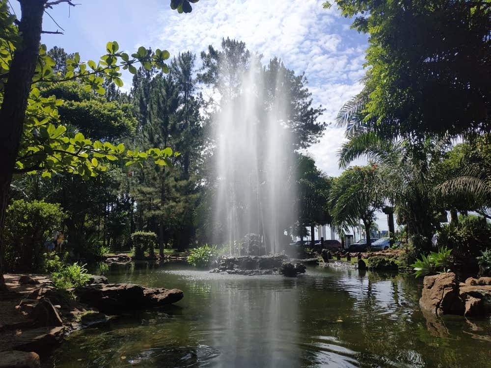 Uma das mais belas fontes de águas termais de Caldas Novas, cercada pela natureza.