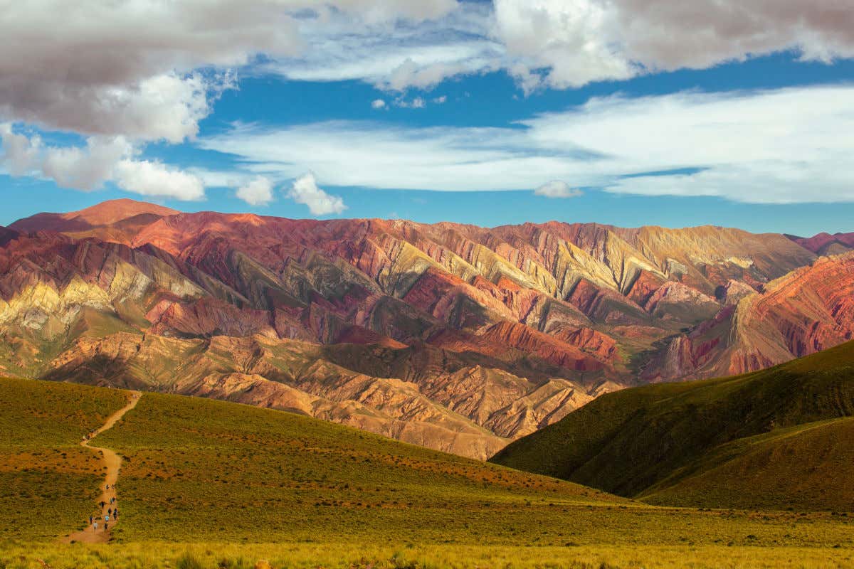 Serranía de Hornocal, un cerro en Argentina que destaca por tener hasta catorce colores diferentes