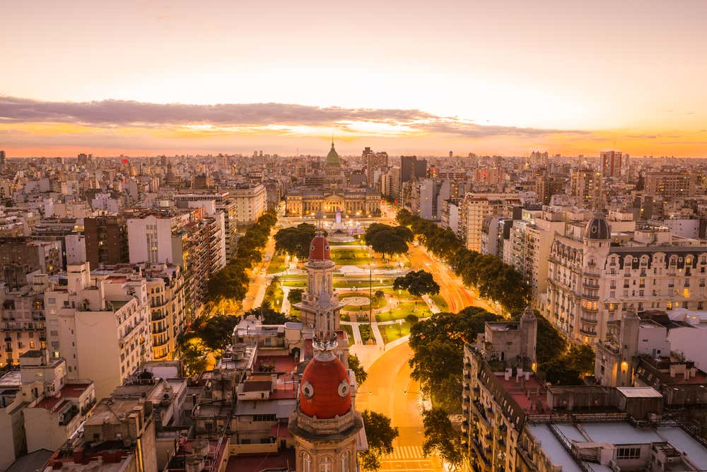 Vista do pôr do sol na cidade de Buenos Aires do Palácio Barolo, na Argentina
