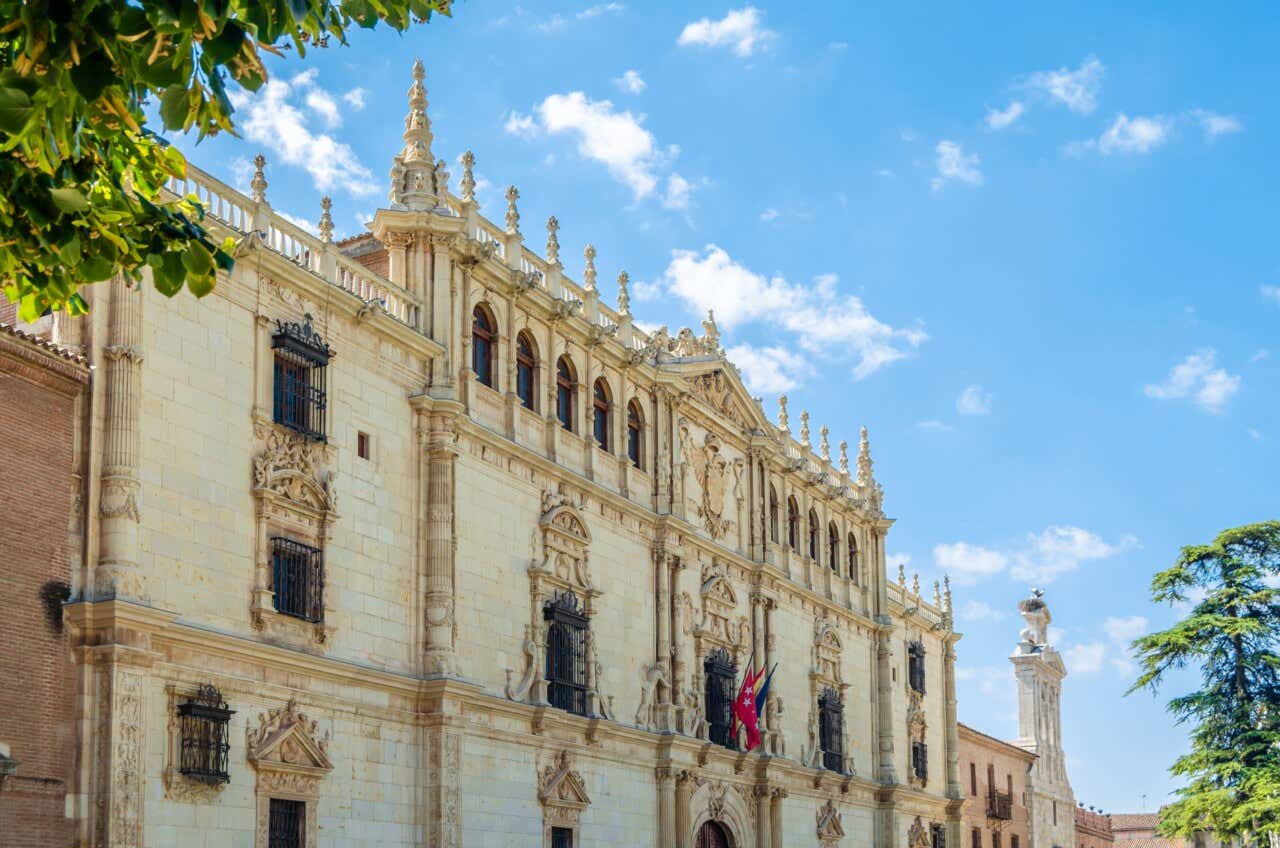 La facciata del Colegio Mayor de San Ildefonso