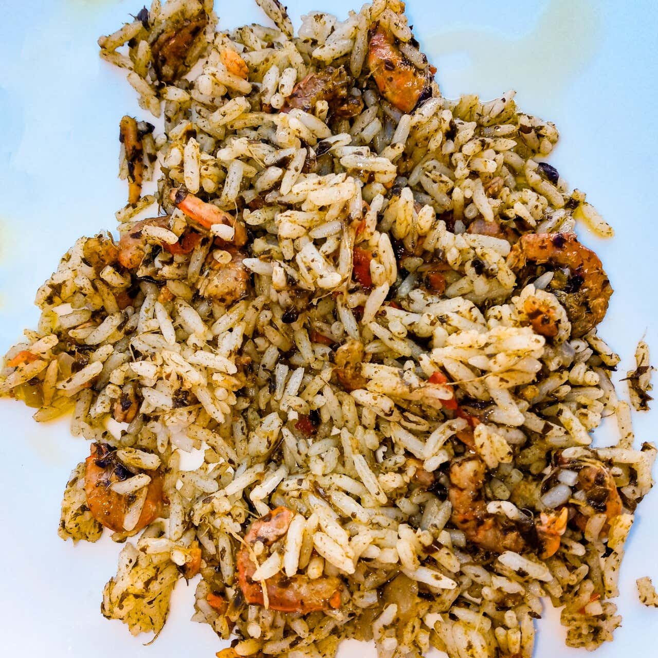 Detalhe de uma porção de arroz de cuxá