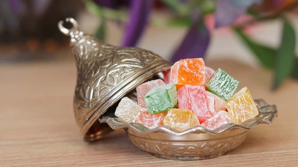 Lokum, também conhecido como delícia turca, é um doce tradicional do país
