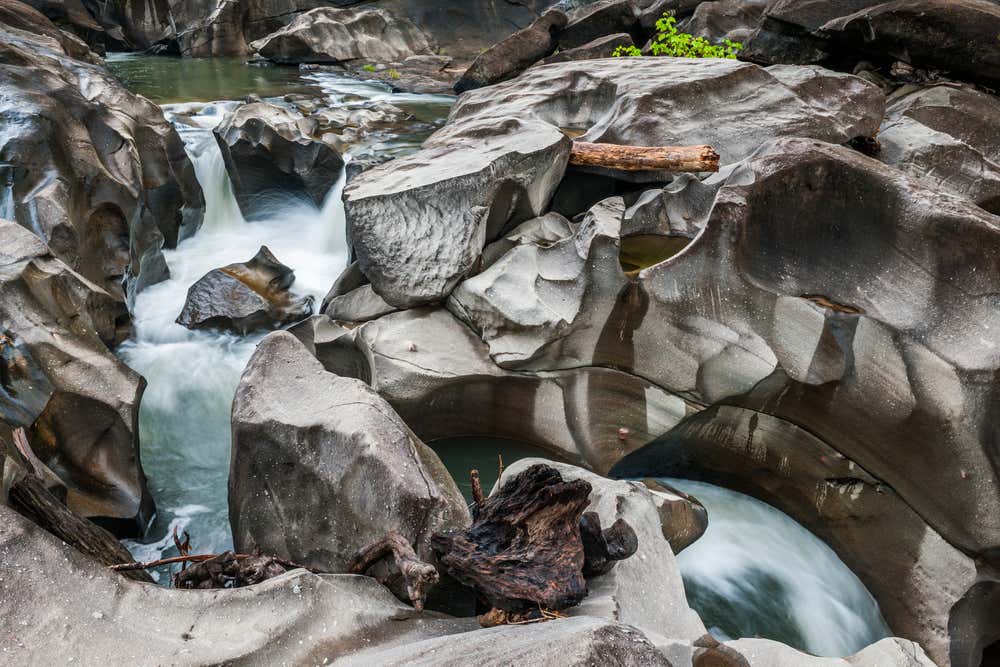 Vale da Lua, na Chapada dos Veadeiros, em Goiás, Brasil, com suas formações rochosas esculpidas pela ação da água