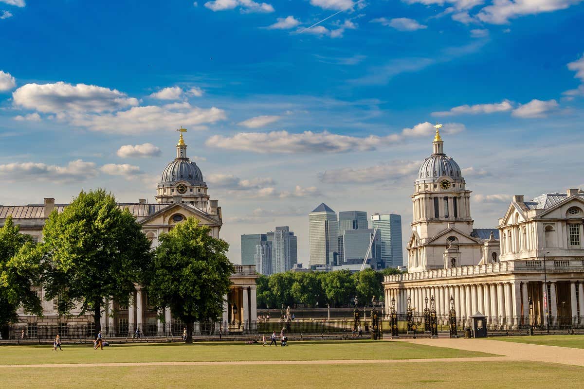 Greenwich combina a arquitetura barroca às margens do rio Tâmisa com vistas para o horizonte financeiro de Canary Wharf