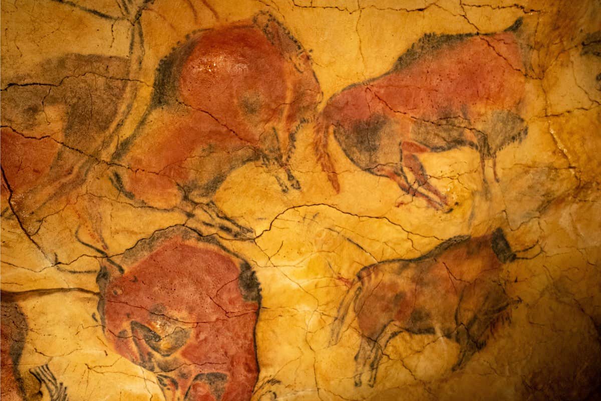 Pinturas rupestres de bisontes en la Cueva de Altamira
