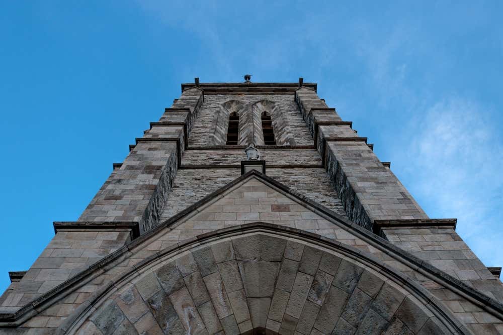 Detalhe da Catedral de Nossa Senhora de Nahuel Huapi, em San Carlos de Bariloche, com sua arquitetura de pedra