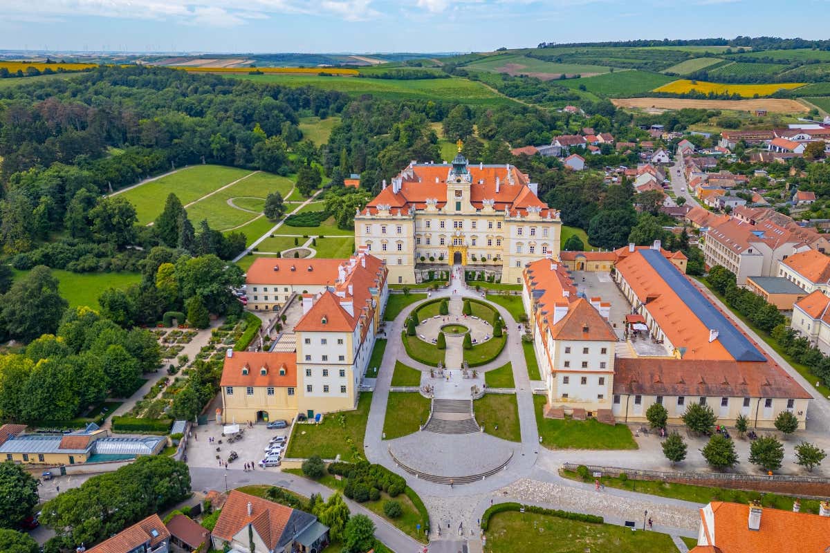 Exterior del palacio barroco de Valtice, en la región checa de Moravia del Sur