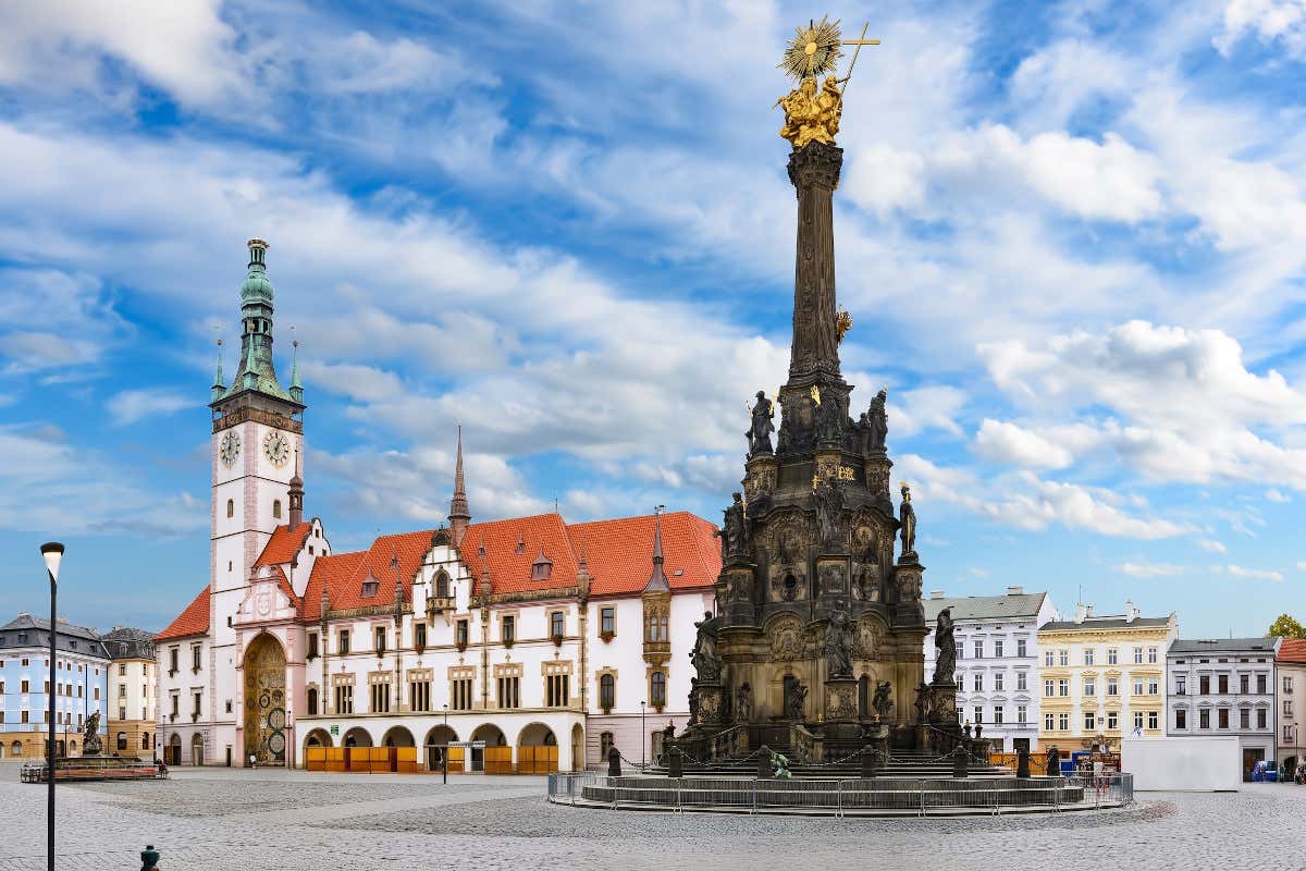 Columna de la Santísima Trinidad, en el centro de la plaza principal de Olomouc