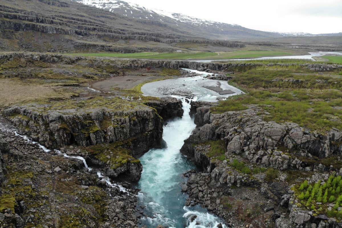La cascada Nykurhylsfoss, situada en el este de Islandia.