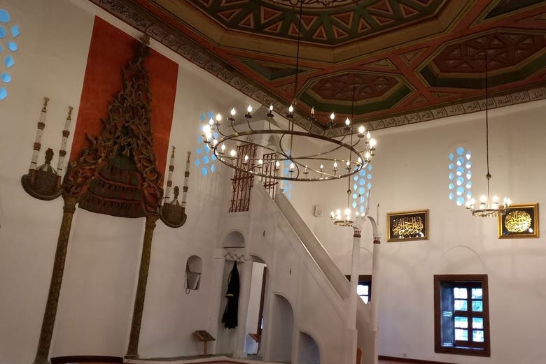 Interior de la Mezquita del Rey