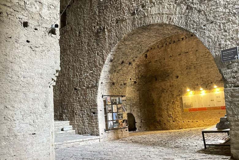 Dentro do Castelo de Gjirokastra