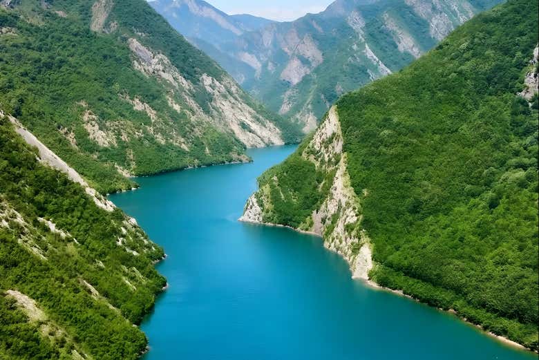 Fantástica panorámica del lago Koman