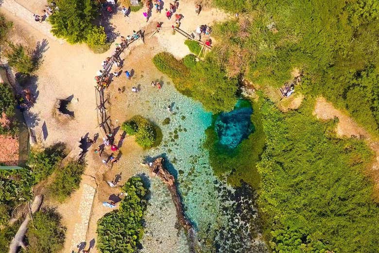 Explorando el manantial del Blue Eye