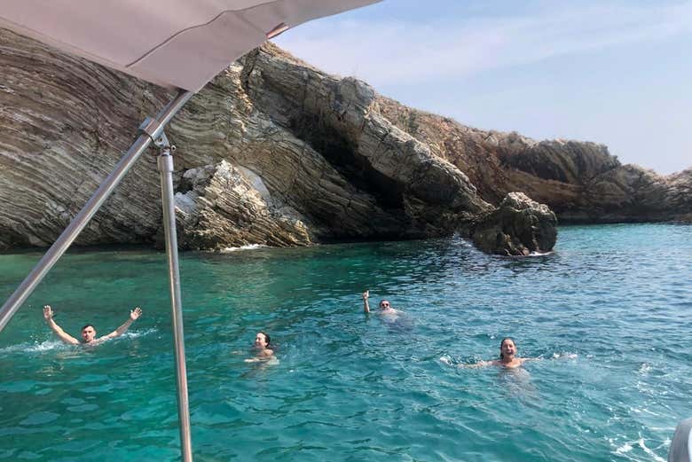 ¿Listos para un chapuzón en la costa de Saranda?