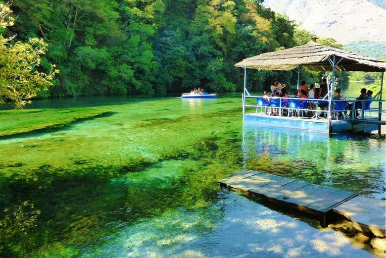 Visitando la laguna del Blue Eye