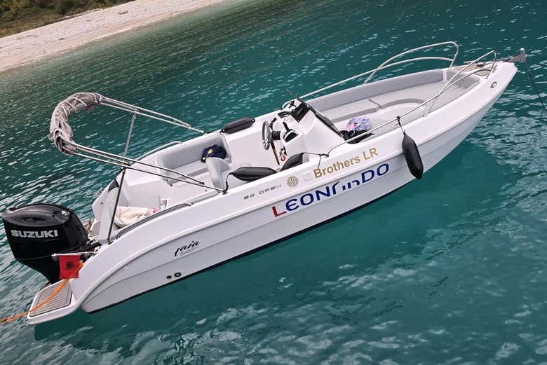 O barco que nos levará para um passeio