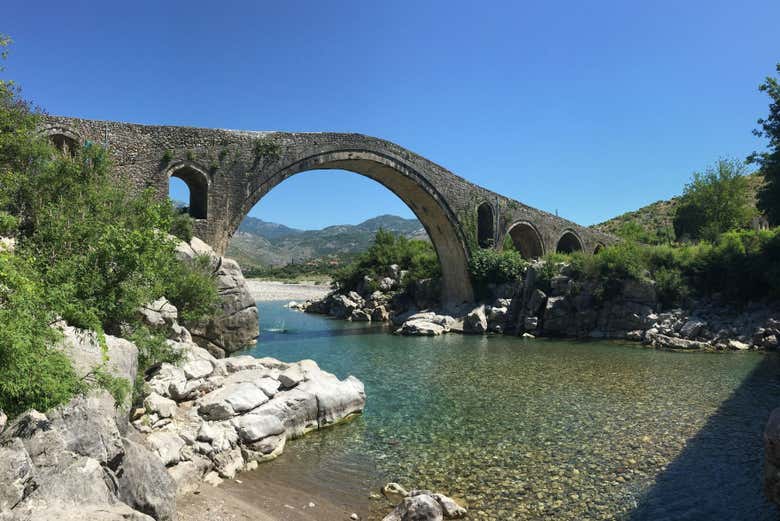 Puente Mesi sobre el río Kir