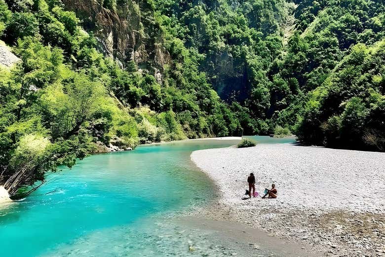 La bonita estampa del río Shala
