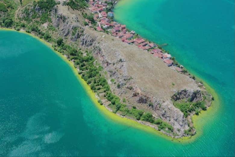 Vista aérea del lago Ohrid