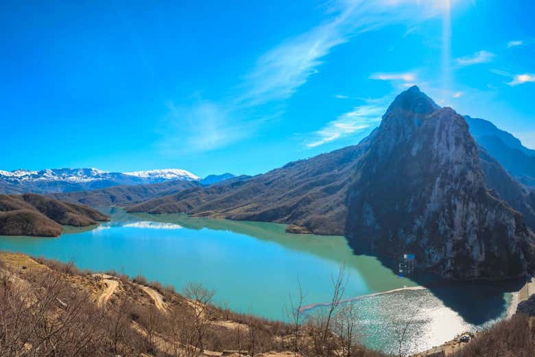 Panorámica del lago Bovilla