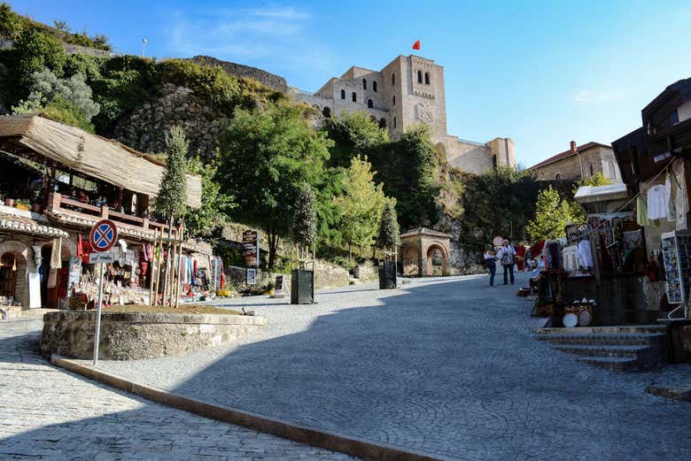 Recorriendo las calles empedradas de Kruja