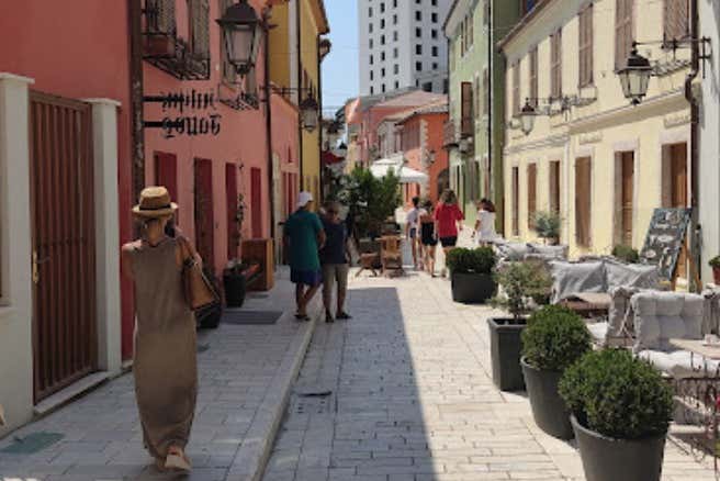 Recorriendo las calles de Vlorë