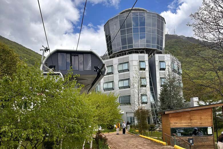 Llegaréis a la cima del Monte Dajti en pocos minutos