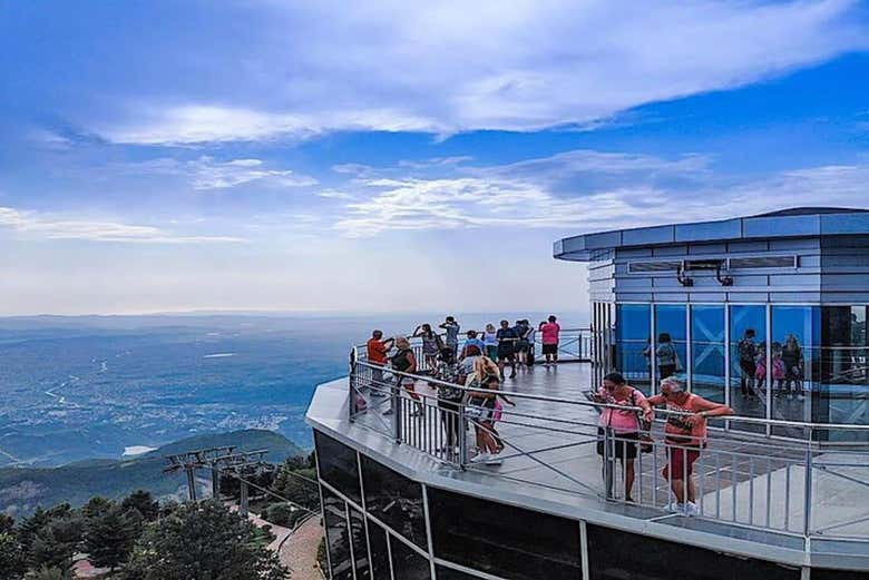 El mirador de la cumbre del Monte Dajti