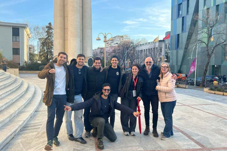 ¡Momento foto durante el tour privado por Tirana!