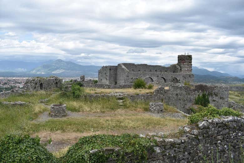Explore the Rozafa Castle in Shkodër