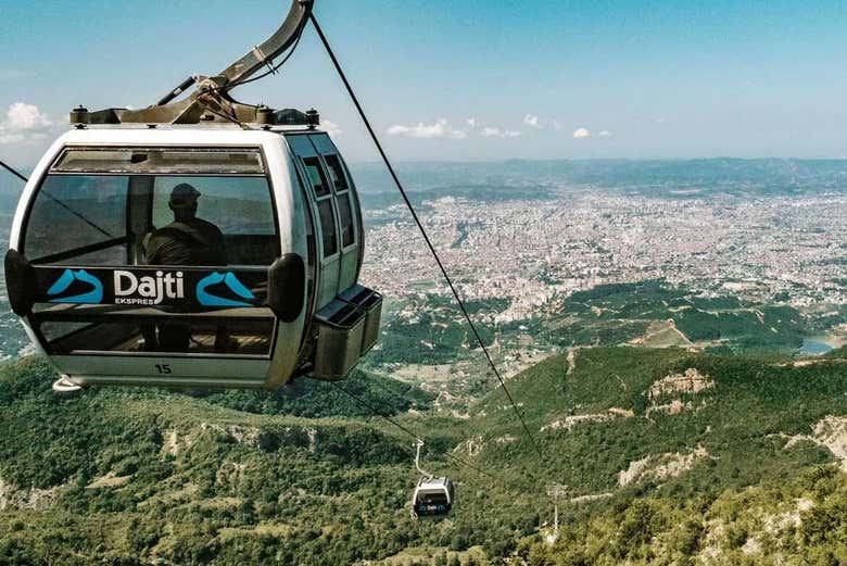 Asombraos con las vistas aéreas de toda Tirana