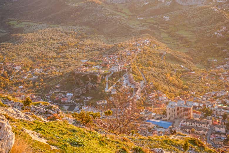 Vistas de Kruja desde las montañas Sari Salltik