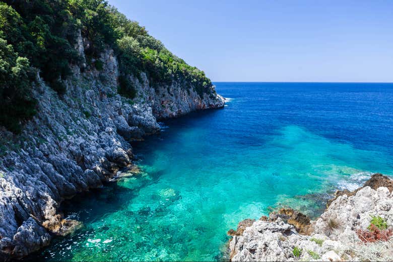 Le acque cristalline della baia di Bristan