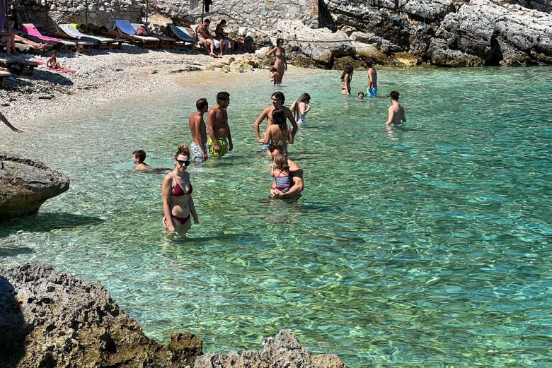 Bañándonos en las cristalinas aguas de Karaburun