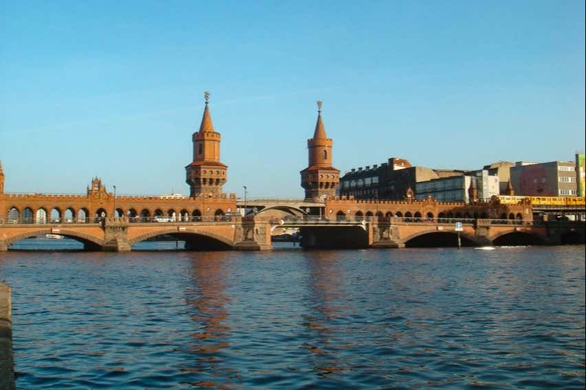 berlin bridges boat tour