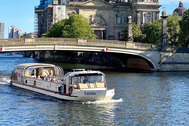 El río Spree atraviesa el centro histórico y moderno de Berlín