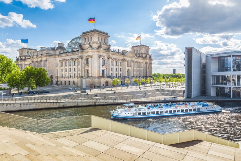 Cruise boat next to the Reichstag