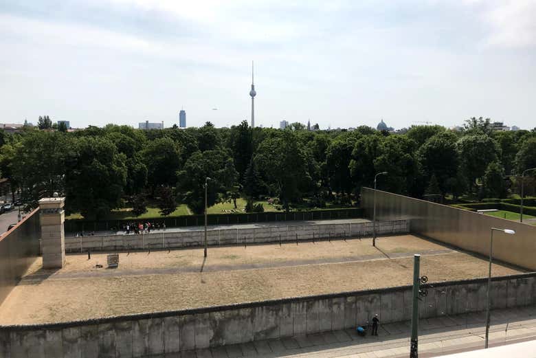Visit the Berlin Wall Memorial