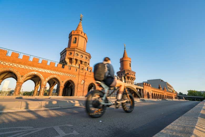 Pasando por el Puente Oberbaum
