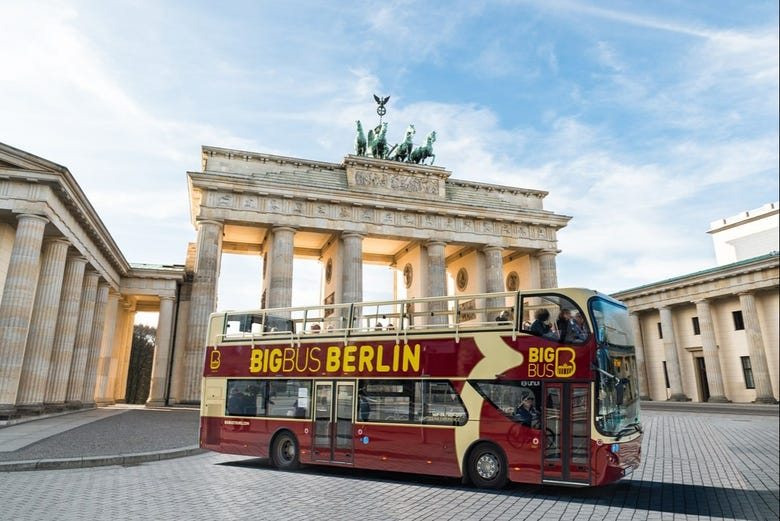 Big Bus frente a la Puerta de Brandeburgo
