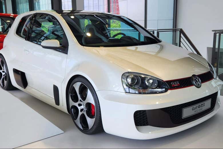 Admire a Golf W12