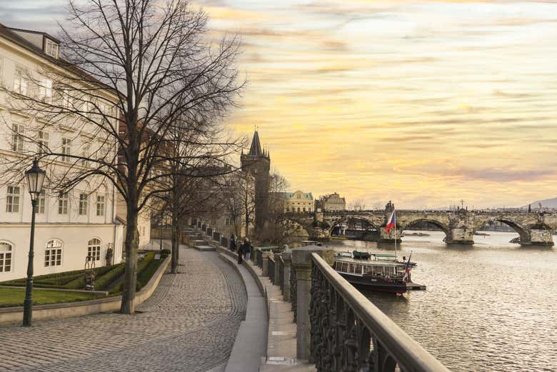 Praga y el Puente de Carlos de fondo