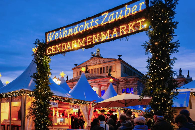 Puestos navideños en la Plaza Gendarmenmarkt