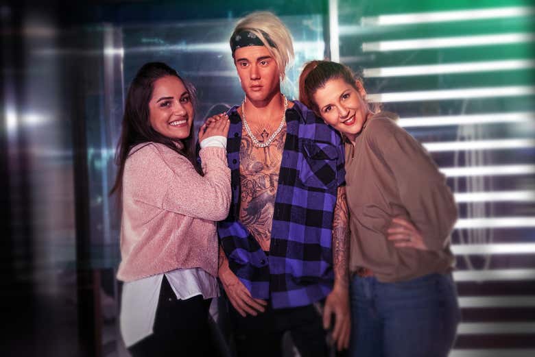 Posando con Justin Bieber