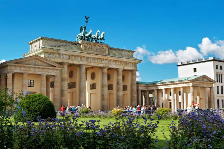 Stroll through Pariser Platz