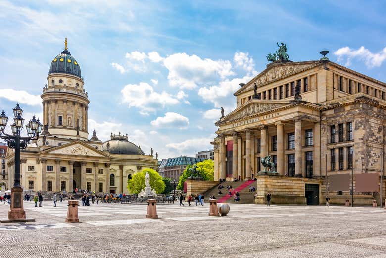 Konzerthaus y Deutscher Dom en la Gendarmenmarkt de Berlín