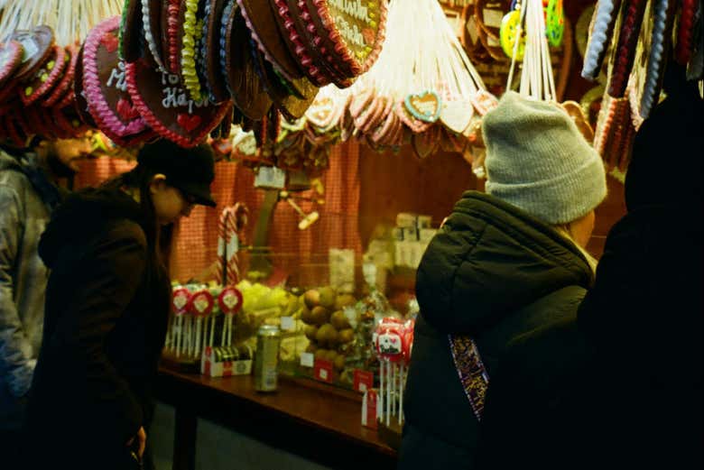 Apreciar o artesanato nas barracas do mercado de Natal
